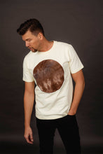 Načítať obrázok do zobrazovača galérie, Béžové tie-dye pánske tričko LIFE IS GAME so štýlovou potlačou