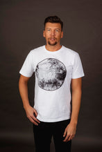 Načítať obrázok do zobrazovača galérie, Biele tie-dye pánske tričko LIFE IS GAME s modernou potlačou