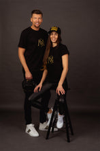 Načítať obrázok do zobrazovača galérie, LIFE IS GAME pánske tričko BLACK/GOLD