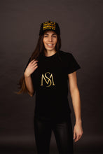 Načítať obrázok do zobrazovača galérie, Dámske čierne tričko LIFE IS GAME so zlatou potlačou – štýlový a pohodlný outfit pre moderné ženy
